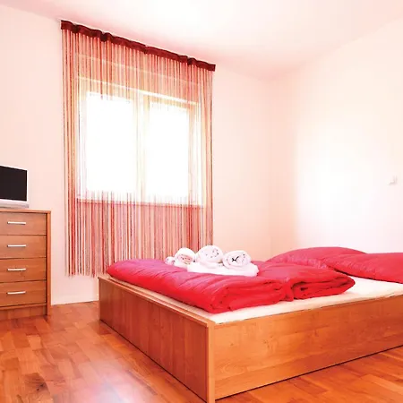 Beautiful In With Swimming Pool Apartment
