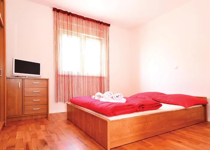 Beautiful In With Swimming Pool Apartment