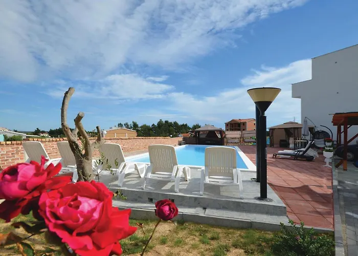 Beautiful In With Swimming Pool Apartment