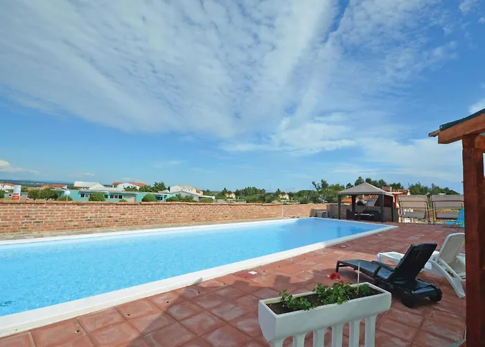 Апартаменты Beautiful In With Swimming Pool Нин