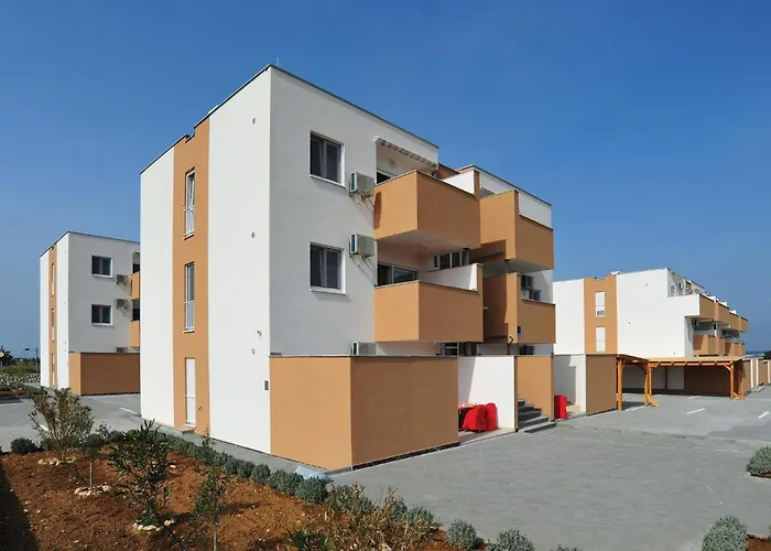 Beautiful In With Swimming Pool Apartment