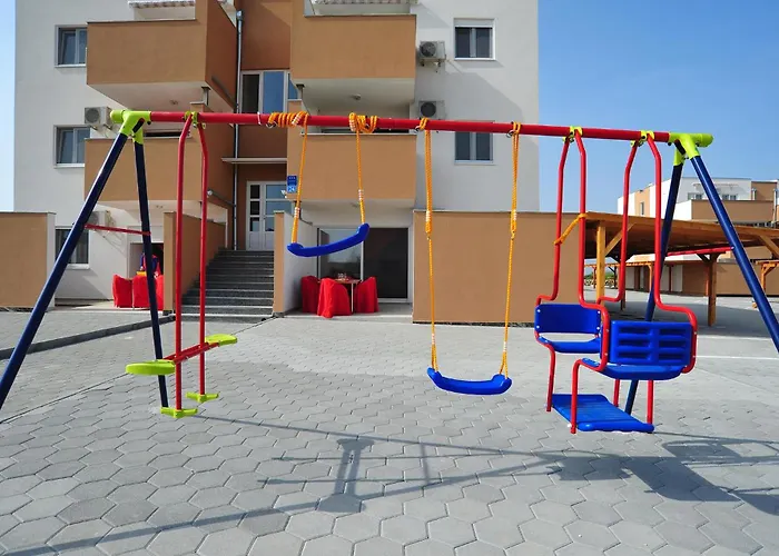 Beautiful In With Swimming Pool Апартаменты *