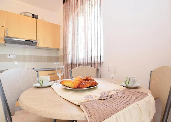 Beautiful In With Swimming Pool Apartment *