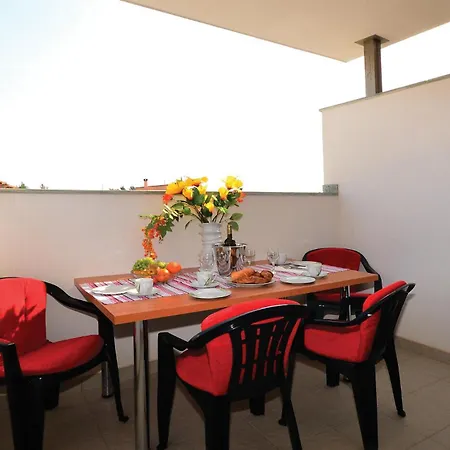 Apartman Beautiful In With Swimming Pool Nin