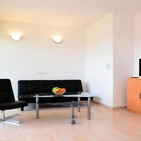 Apartman Beautiful In With Swimming Pool Nin