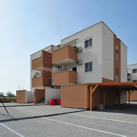 Beautiful In With Swimming Pool *