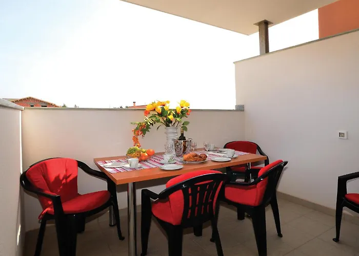 Apartman Beautiful In With Swimming Pool Nin