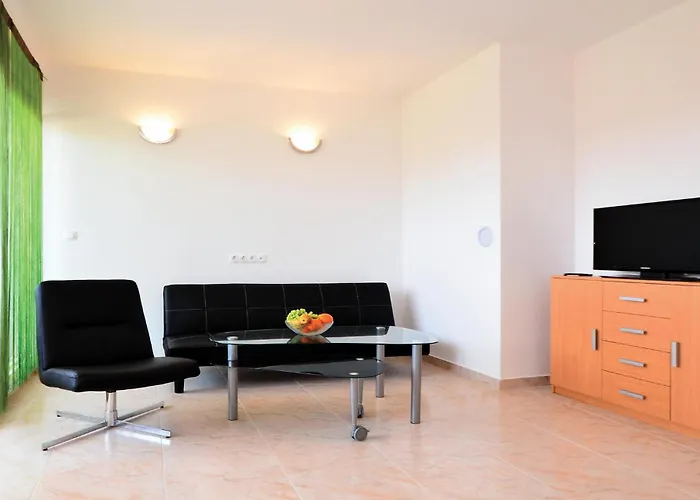 Apartman Beautiful In With Swimming Pool Nin