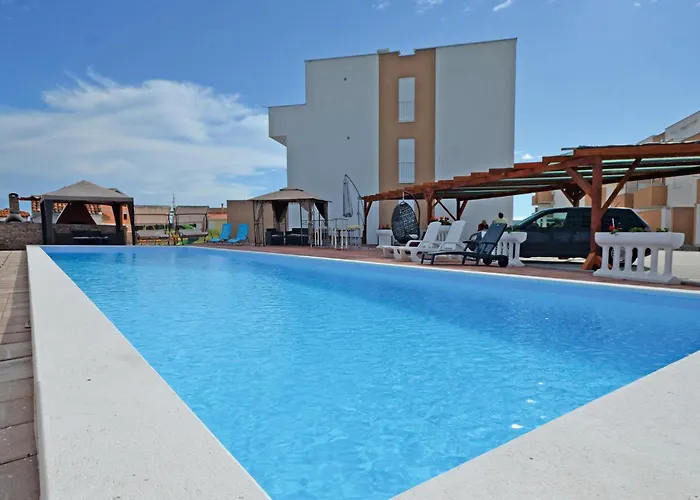 Beautiful In With Swimming Pool Apartman *